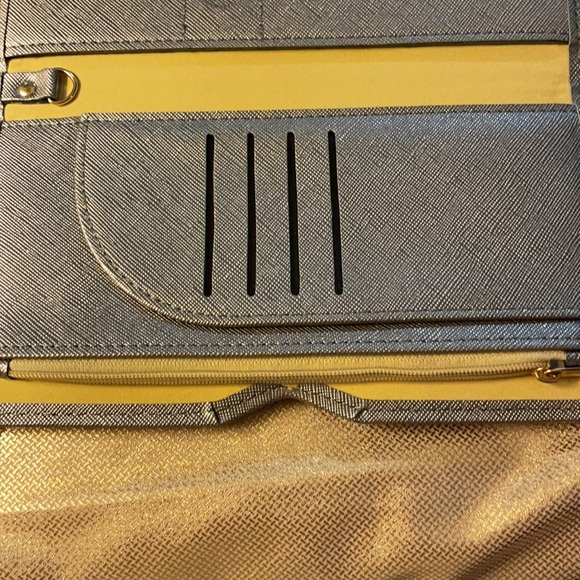 Zopper travel wallet- like new - Picture 8 of 11